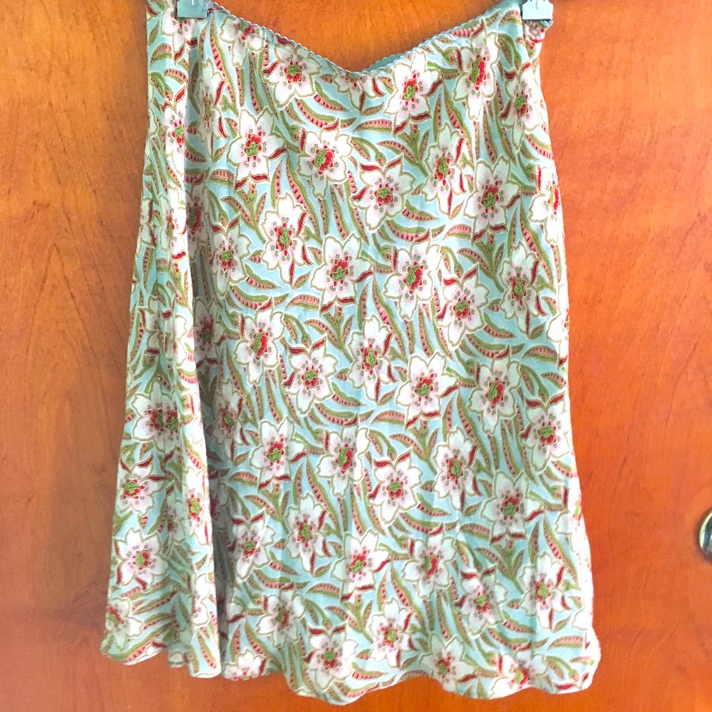 Gap silk lined skirt. Hits below the knee
